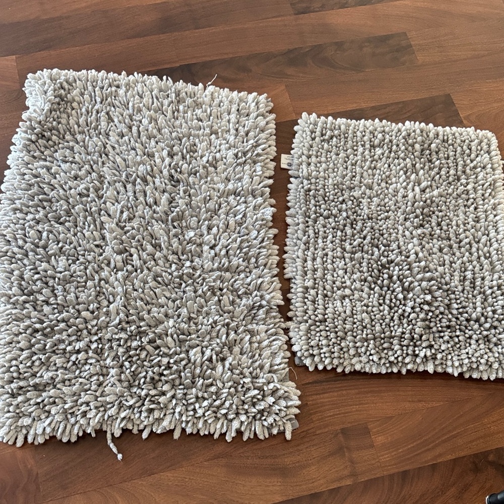 Soft Gray Chenille Bath Rug Set - Plush Style